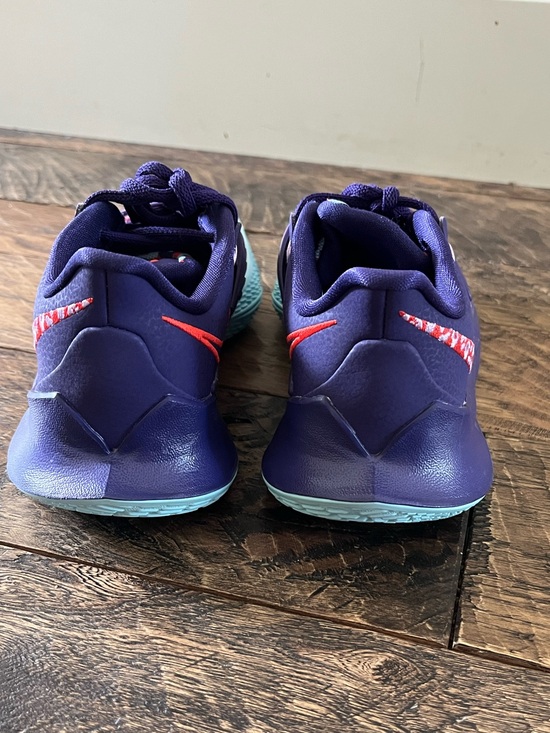 Like New! Nike Youth Kyrie Low 3 Orchid Basketball Shoes Sneakers